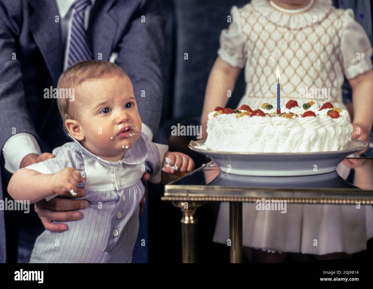 ARKIV STOCKHOLM 1980-04-30 Prince Carl Philip with parts of this birthday cake in his face during a photo opp before the Prince`s first birthday at the Royal palace in Stockholm,Sweden, April 30, 1980 Foto: Jan Collsioo / TT / Kod: 1001  Stock Photo